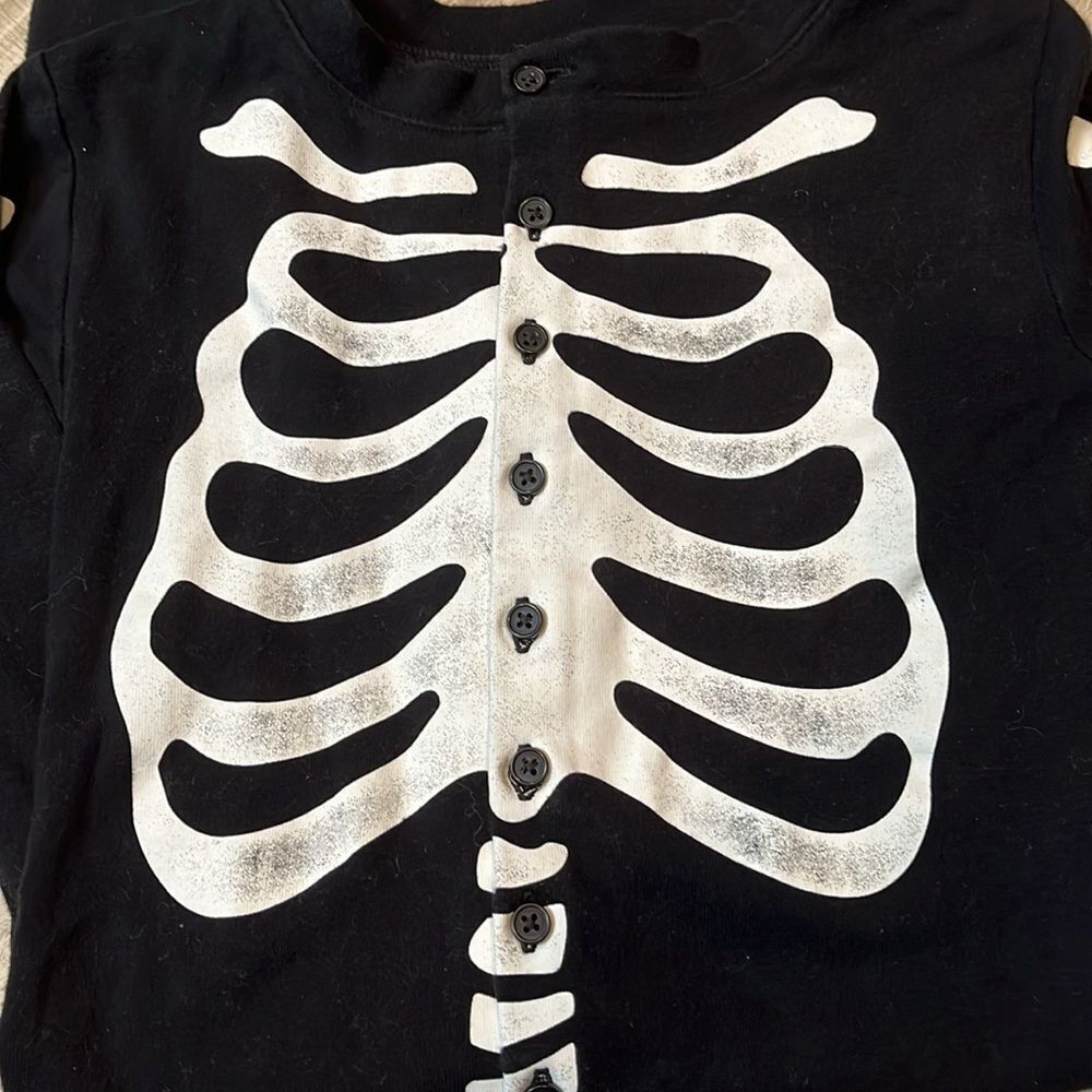 Old Navy glow in the dark skeleton onesie size small/6 - Picture 3 of 4